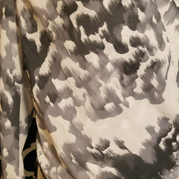 🌻🌺🌻H&M HI-LOW BLOUSE!! - Picture 3 of 6